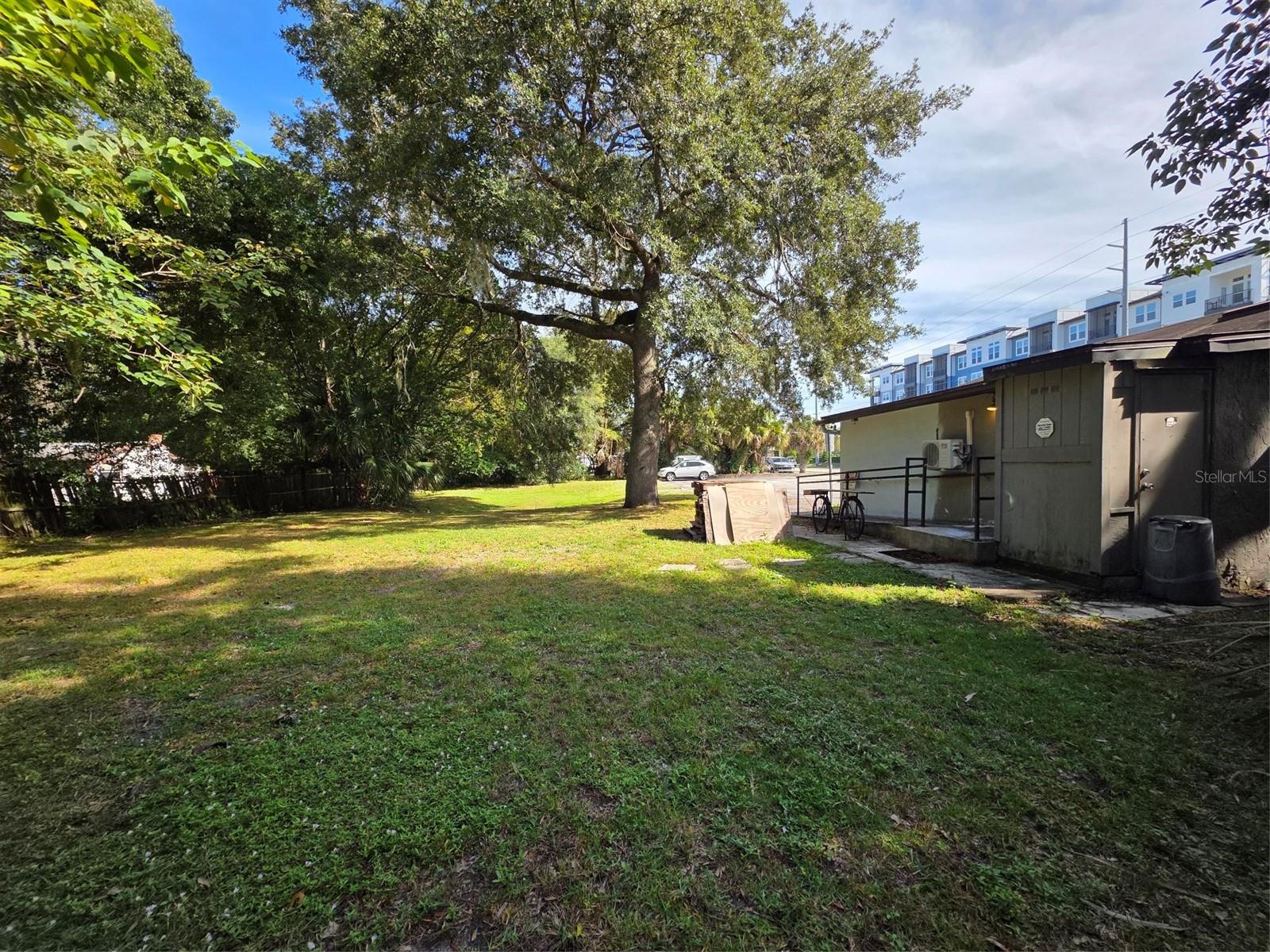 LONGWOOD - Commercial Sale