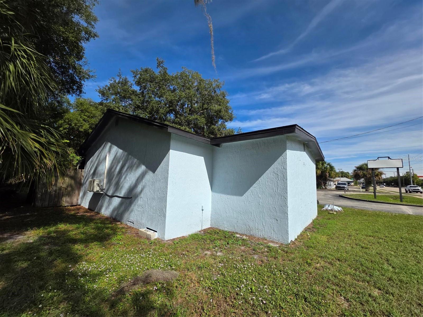 LONGWOOD - Commercial Sale