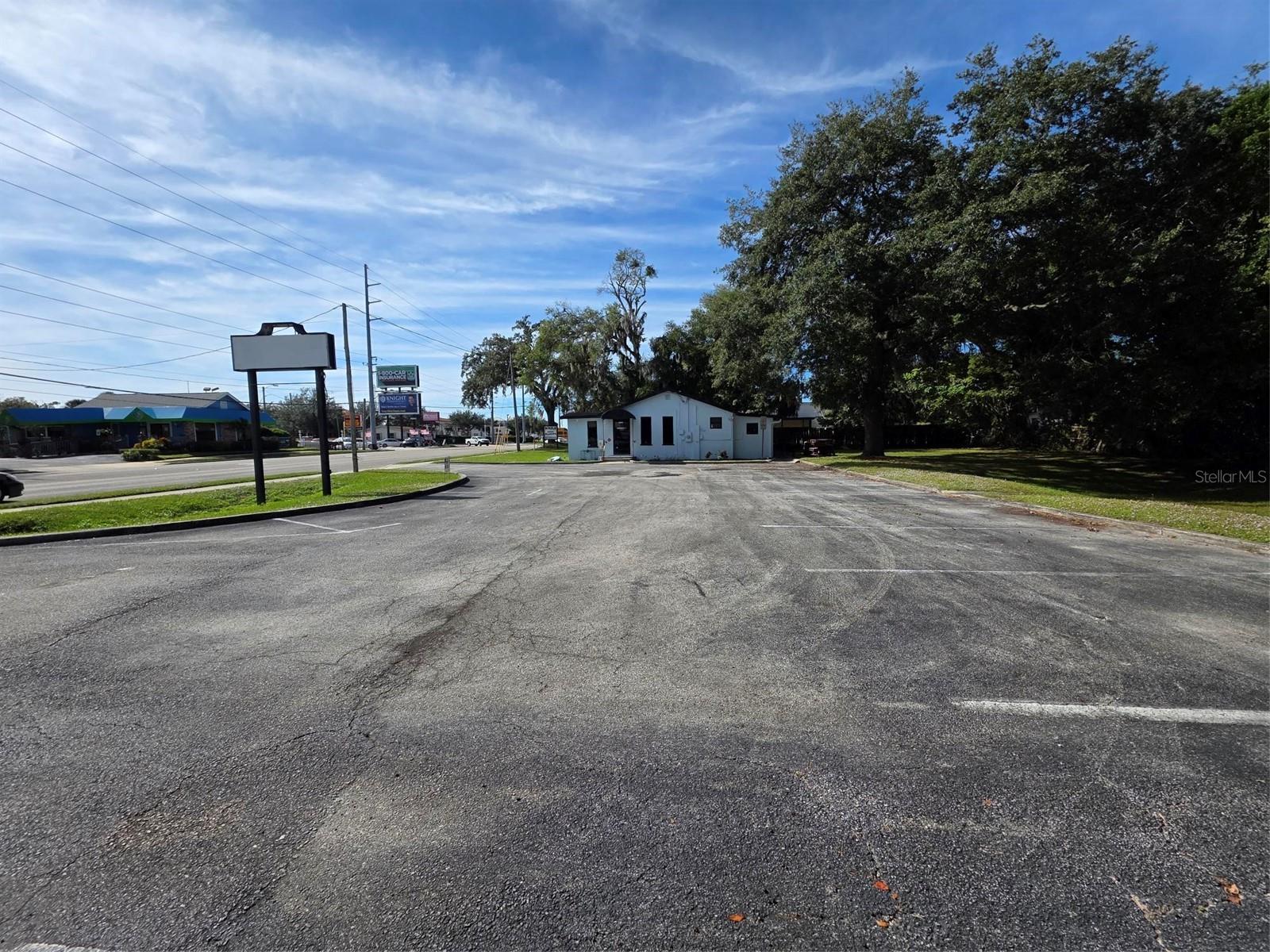 LONGWOOD - Commercial Sale