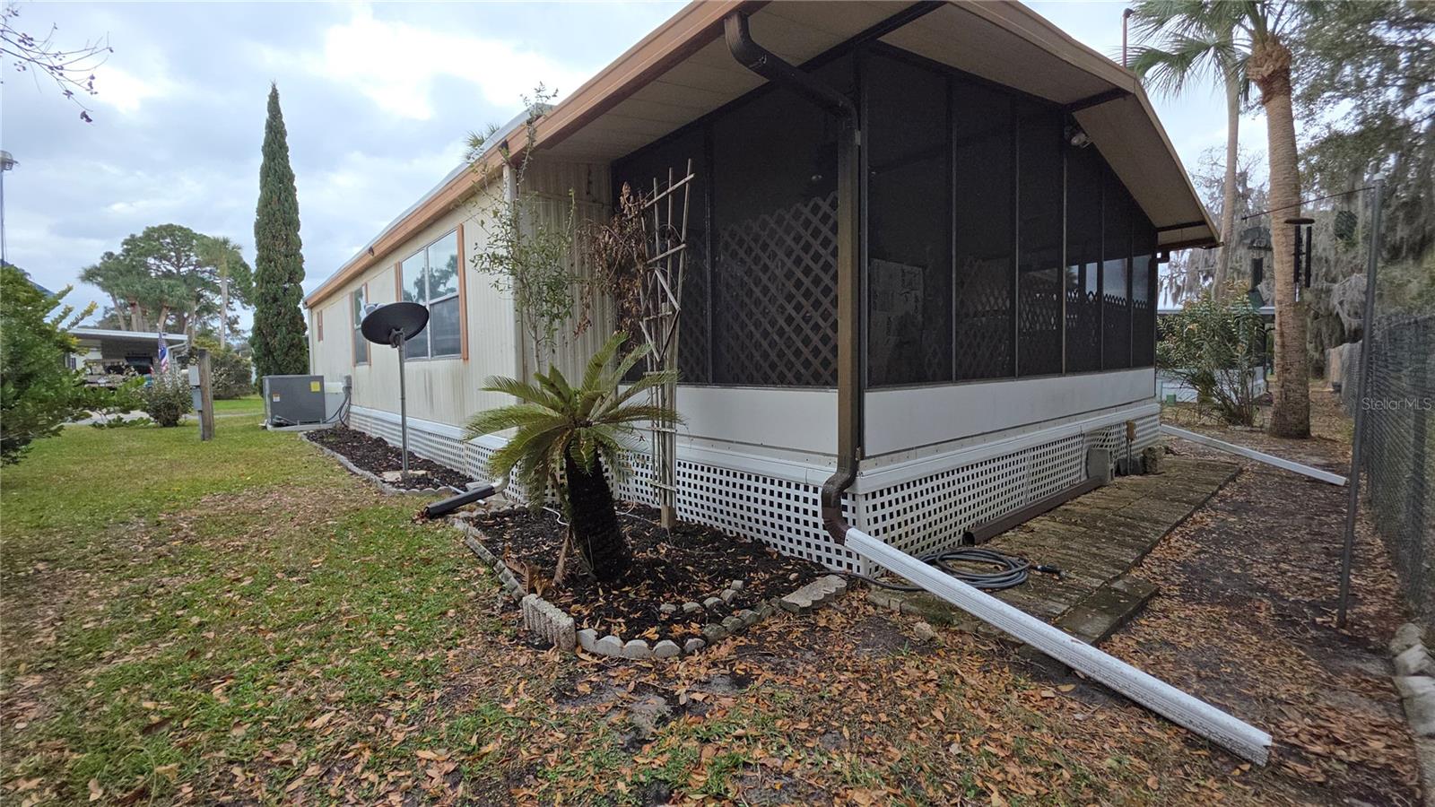 EUSTIS COUNTRY CLUB MANOR MHP UNIT 02A - Residential
