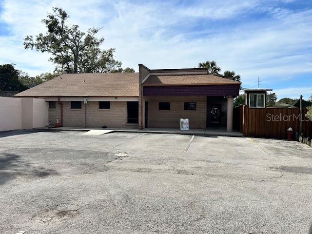 1+acre of prime commercial property of SR 436 (Semoran Blvd.) Currently a dog day care business but perfect for restaurant, veterinary office, micro-brewery or medical office. Property generates $500 a month for signage pole on property. Ample parking available. There is a retention pond next door to the building. Heavy traffic flow area. Over 40,000 cars passing a day! Apopka is one of the fastest growing areas in Central Florida. Call for your private showing today!