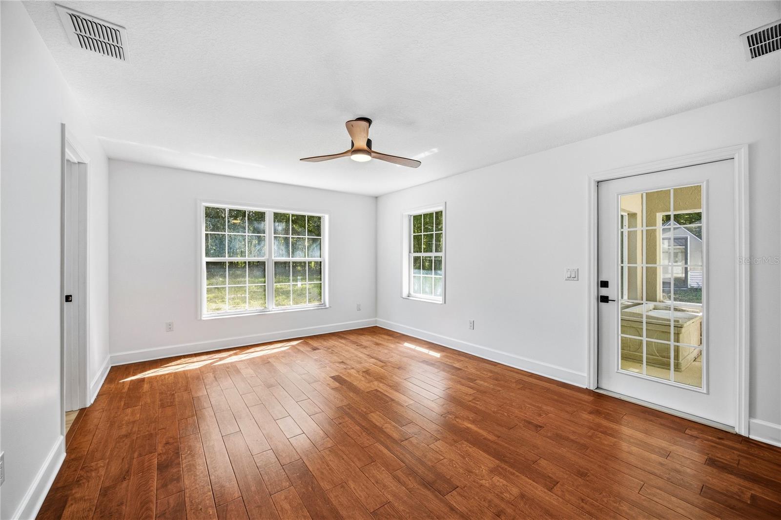 SPRING HAMMOCK ACRES - Residential