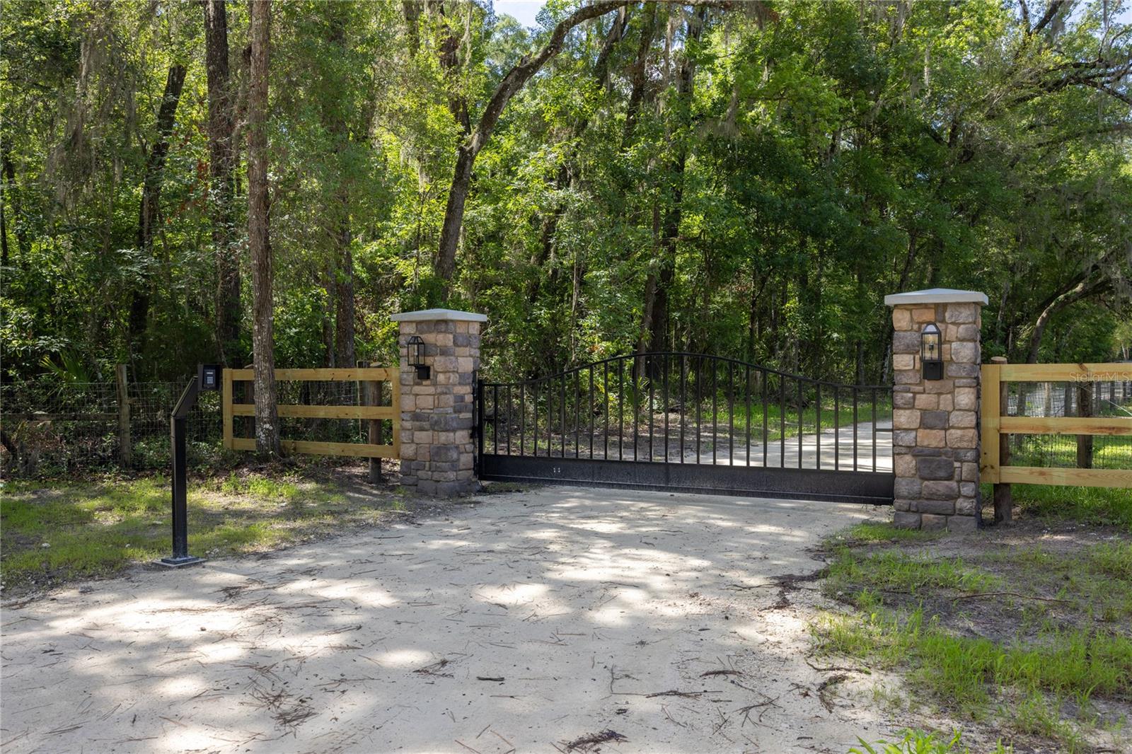SPRING HAMMOCK ACRES - Residential
