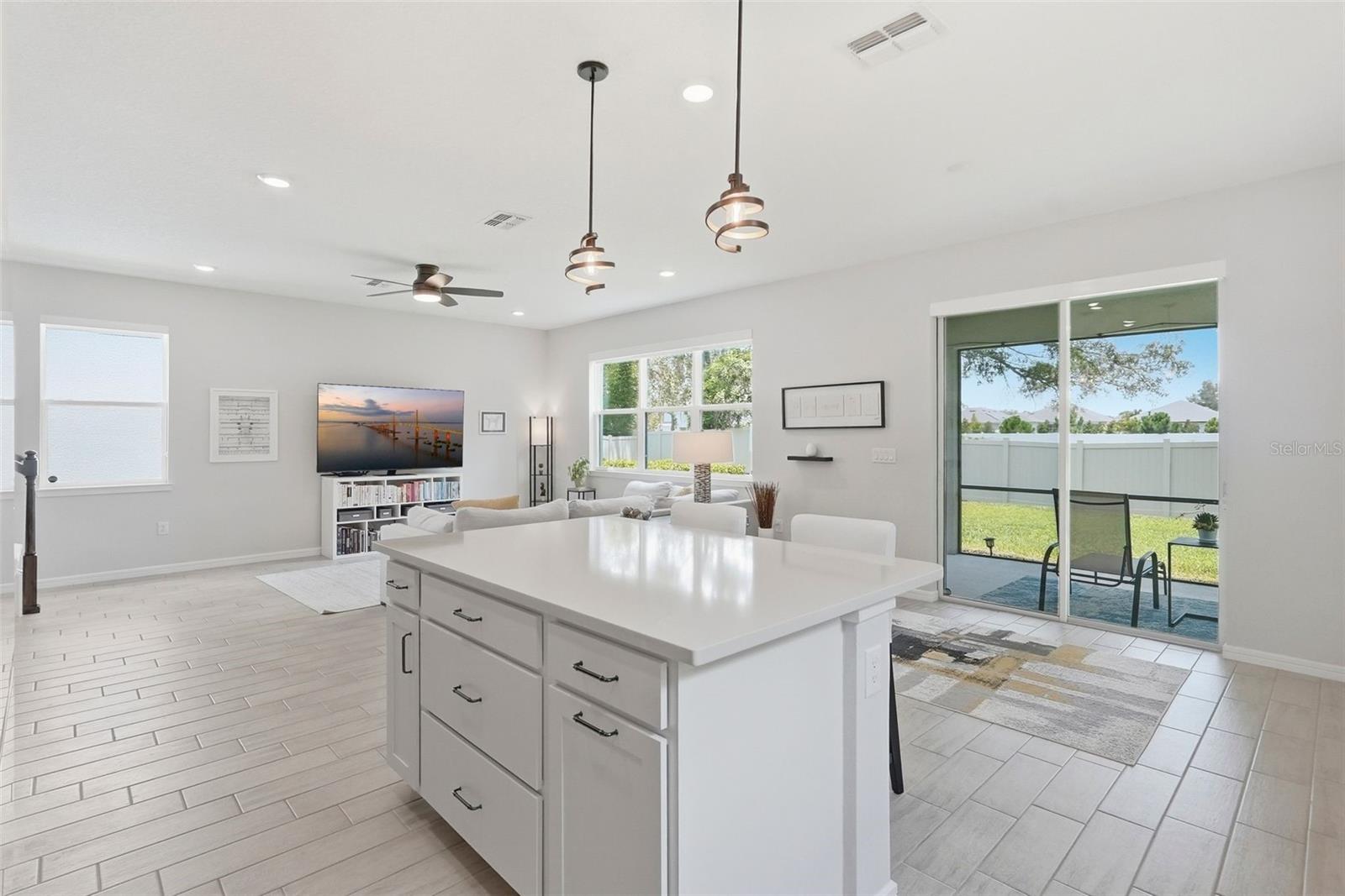 PIER POINTE - Residential