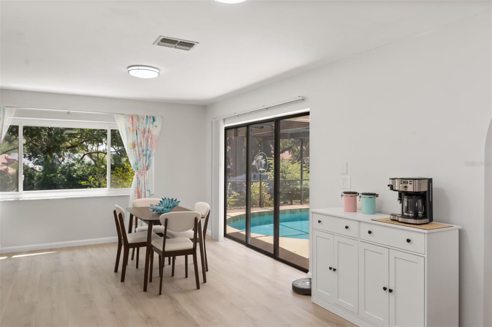 LAKE VALENCIA UNIT ONE - Residential