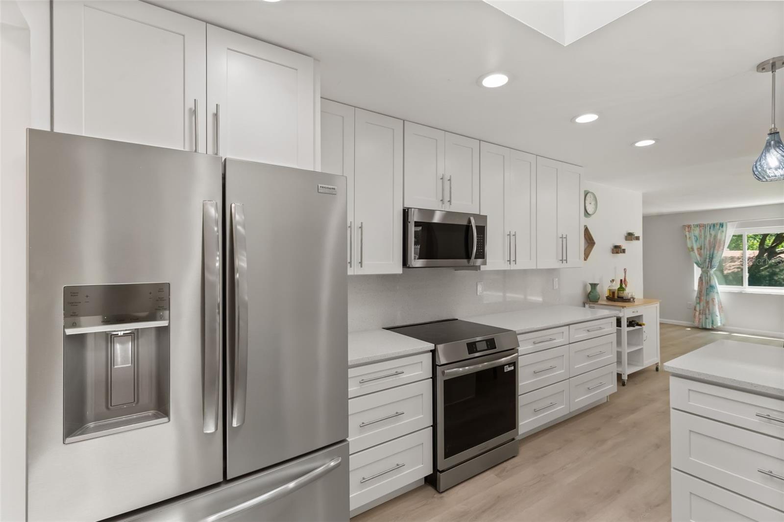 LAKE VALENCIA UNIT ONE - Residential