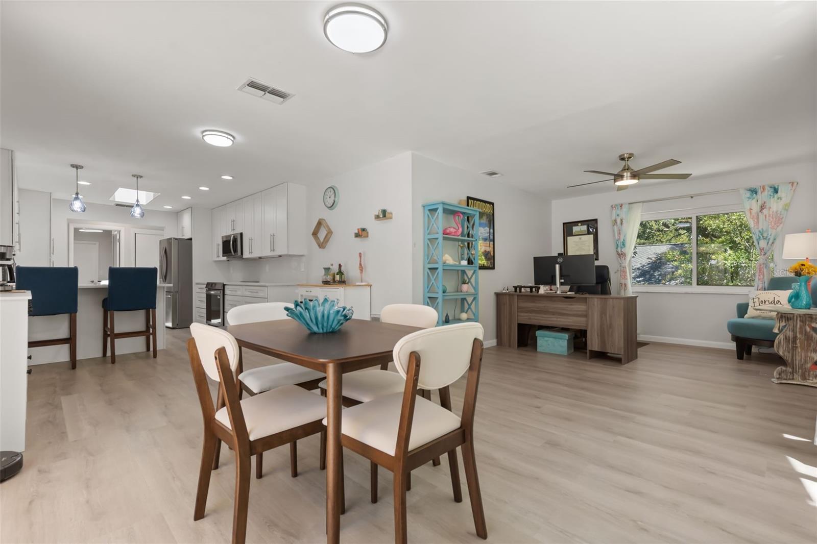 LAKE VALENCIA UNIT ONE - Residential