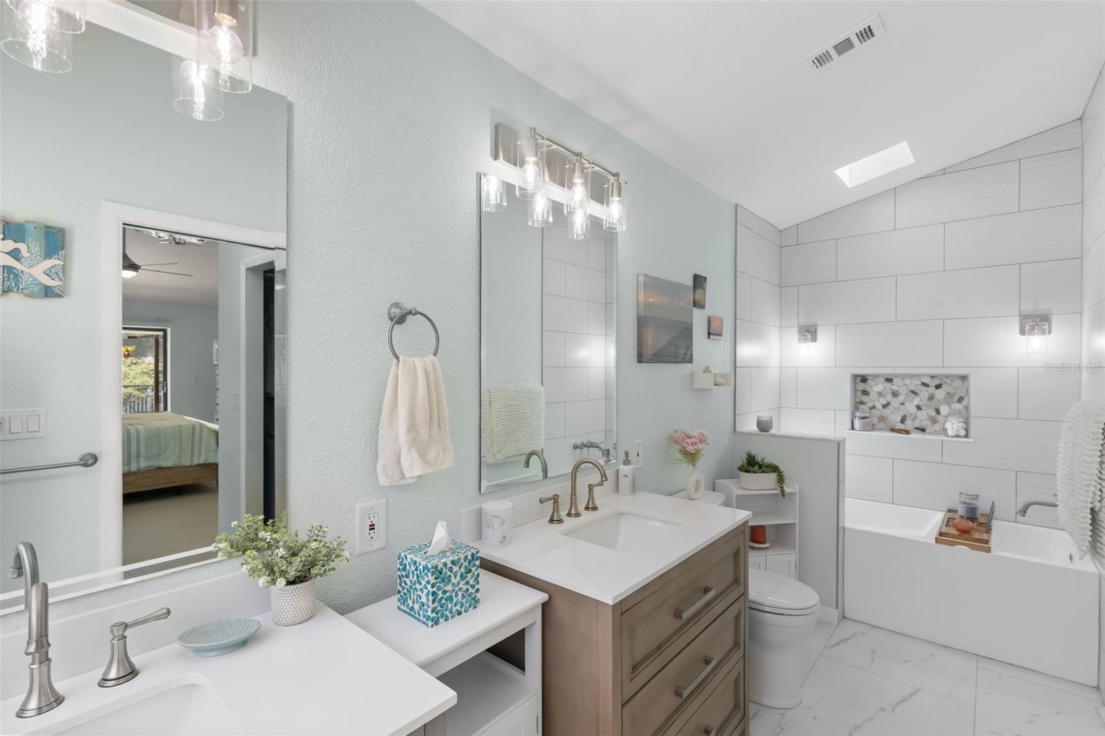 LAKE VALENCIA UNIT ONE - Residential