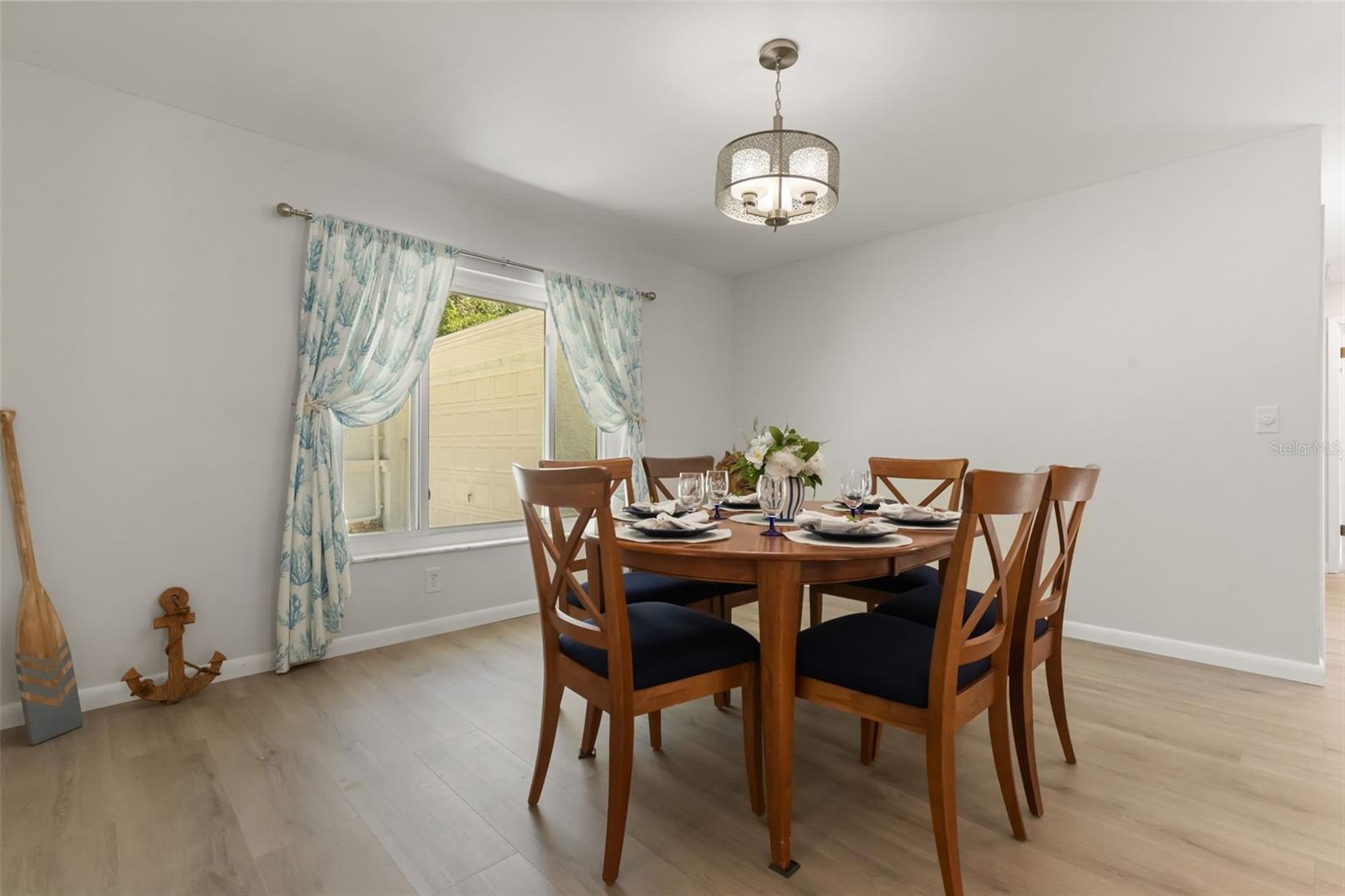 LAKE VALENCIA UNIT ONE - Residential