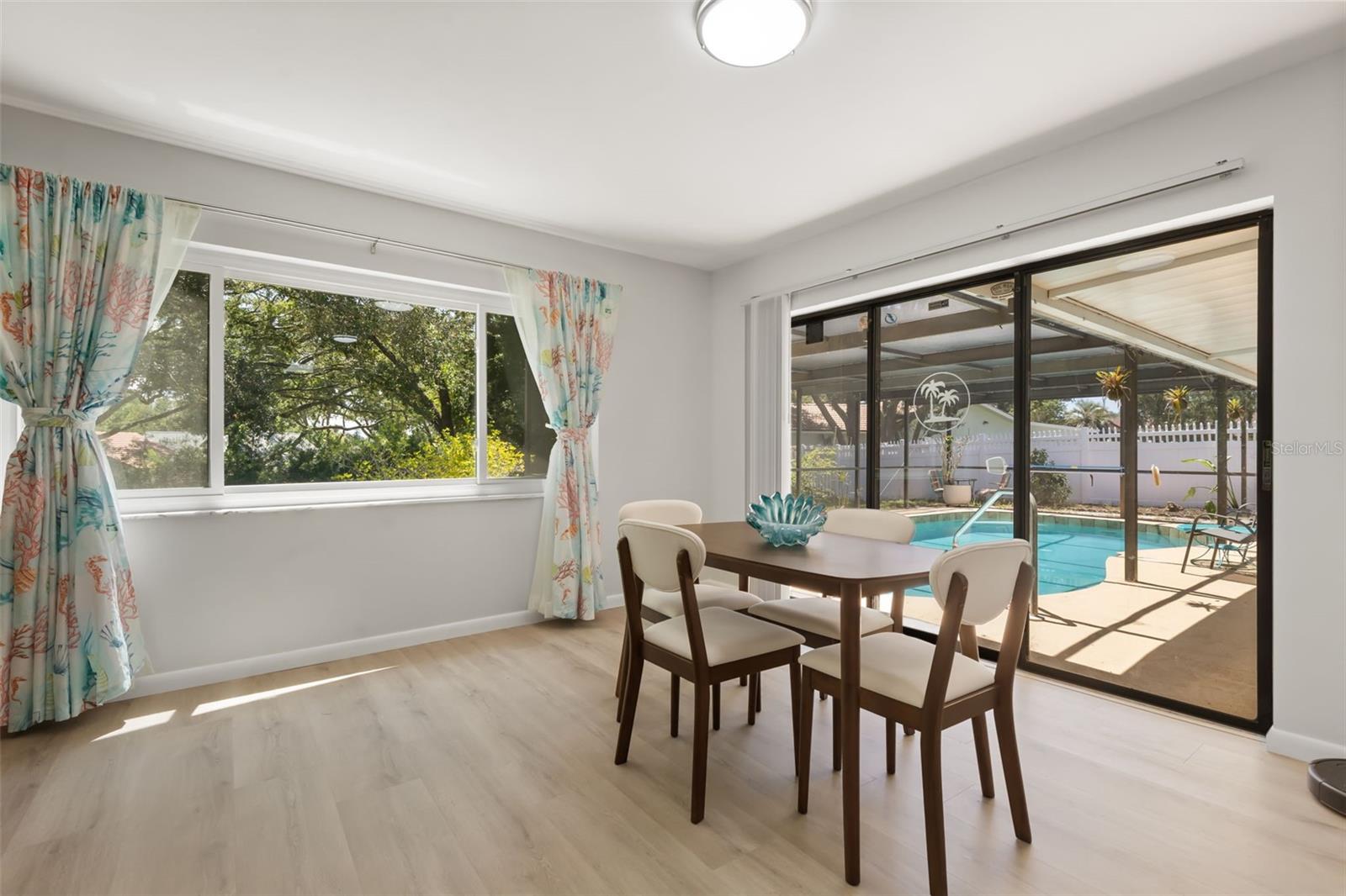 LAKE VALENCIA UNIT ONE - Residential