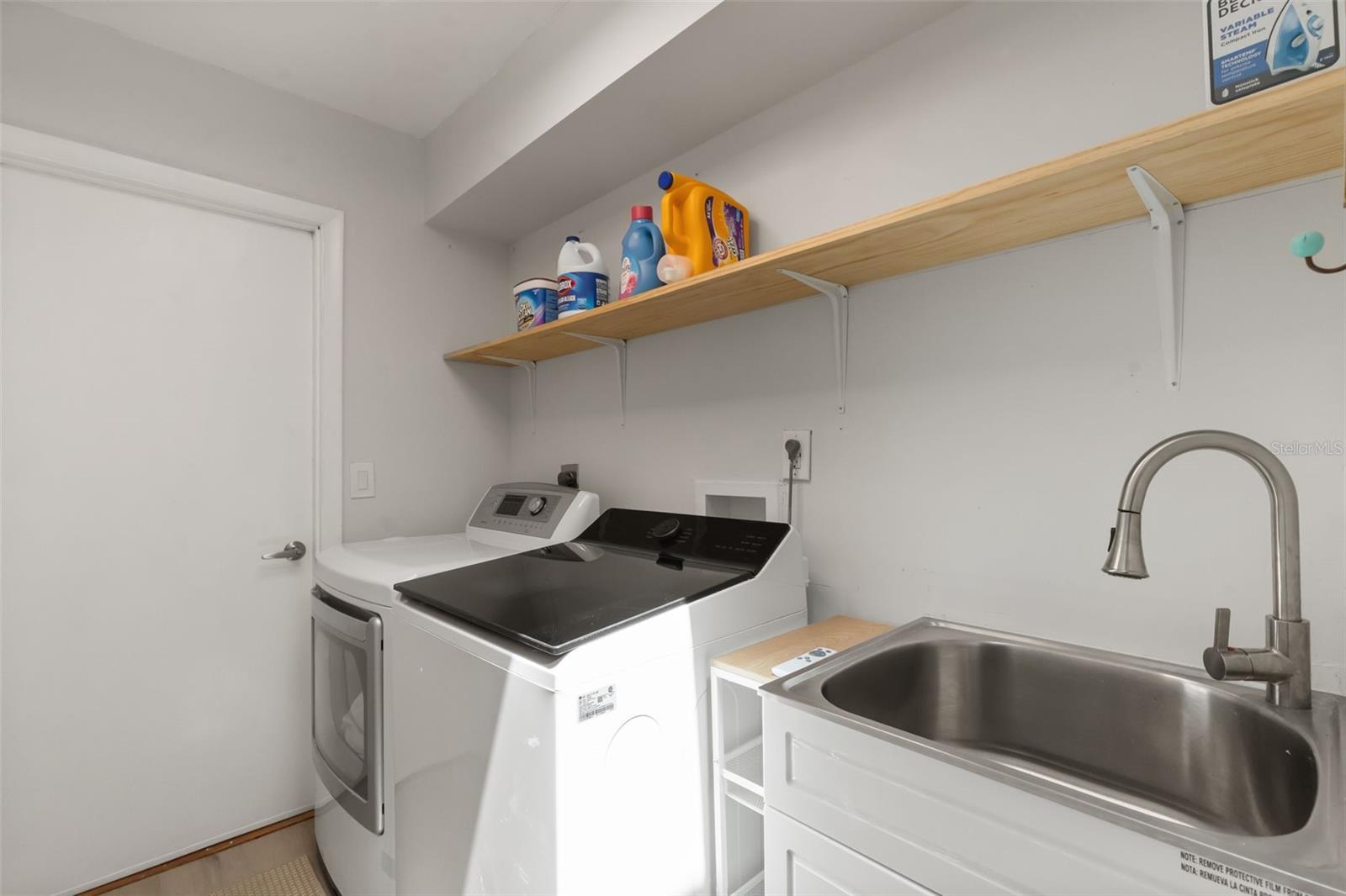 LAKE VALENCIA UNIT ONE - Residential