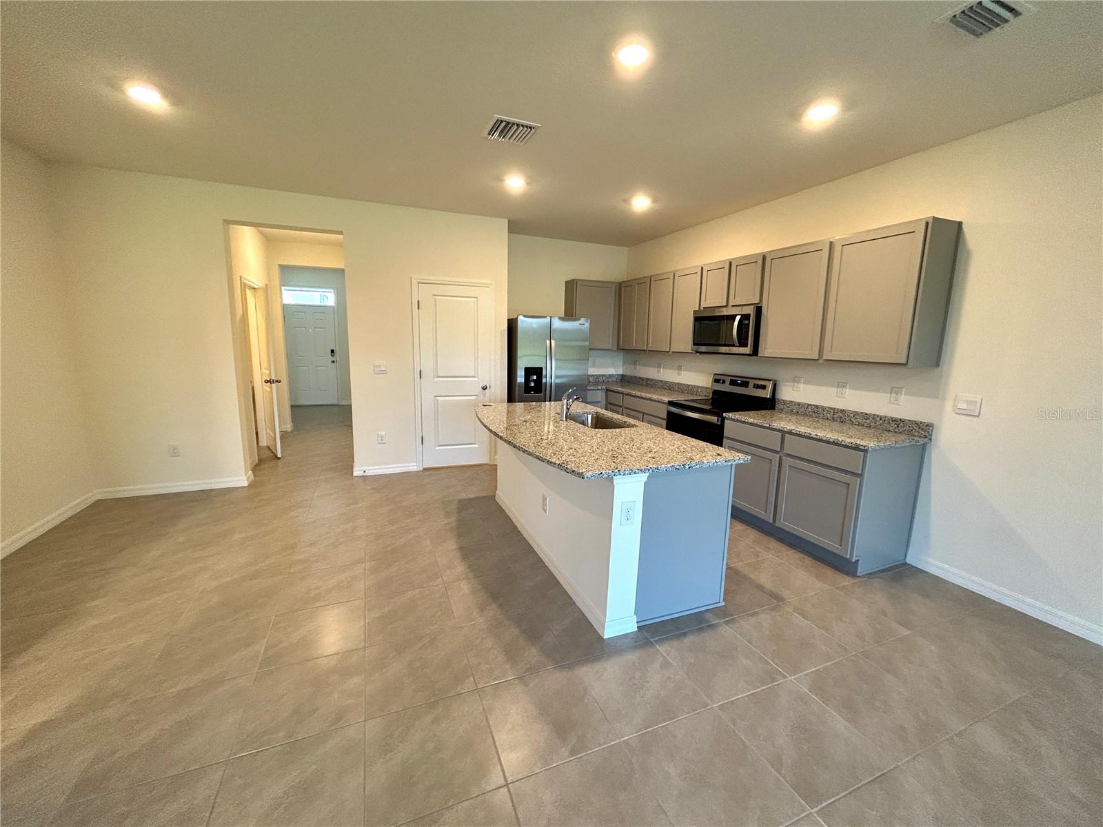 WOODLEAF HAMMOCK A REP OF A POR O - Residential Lease