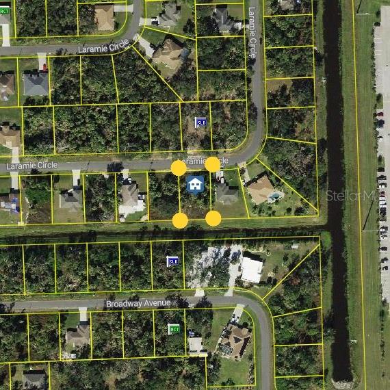 NORTH PORT...Area of newer houses. Well and Septic required.  Luxury of NO HOA or CDD. Great location for your Dream Home!  Just a few minutes to shopping, schools, golfing, even  Warm Mineral Springs. Beaches close by.  Don't let this one get away.
