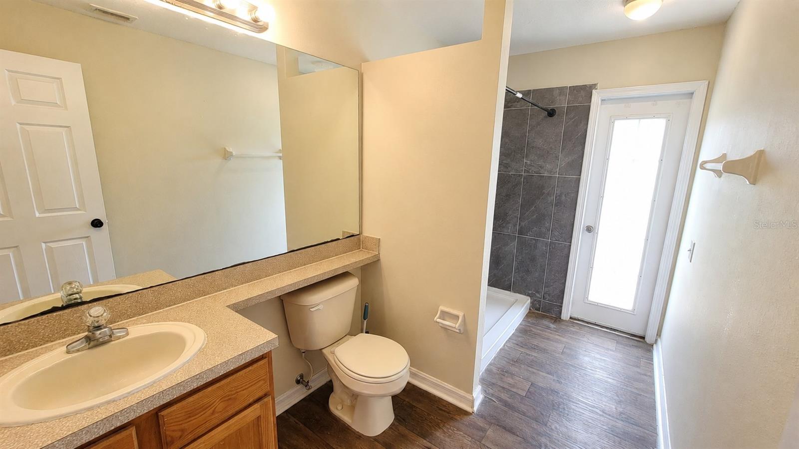 AVONDALE GROVES - Residential Lease