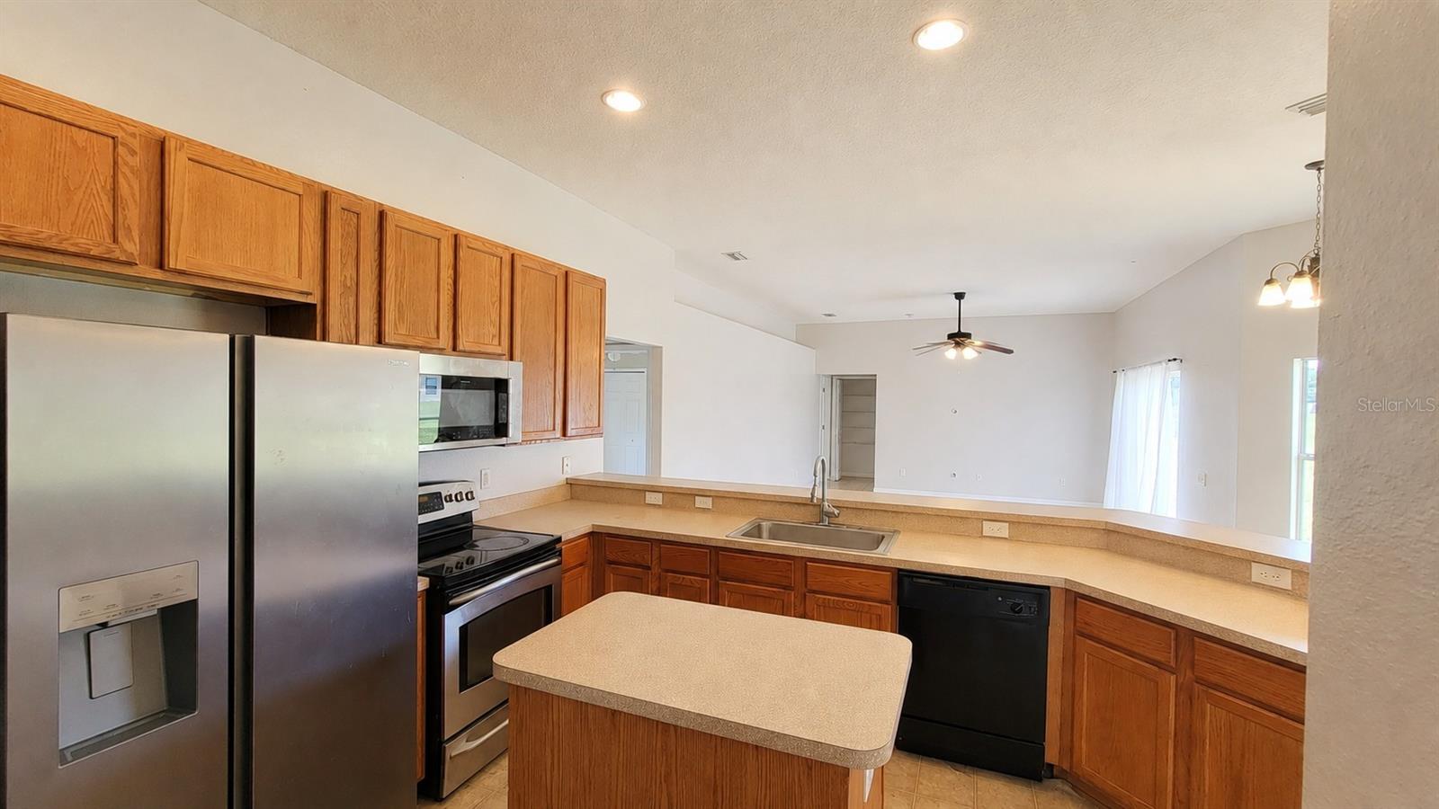 AVONDALE GROVES - Residential Lease