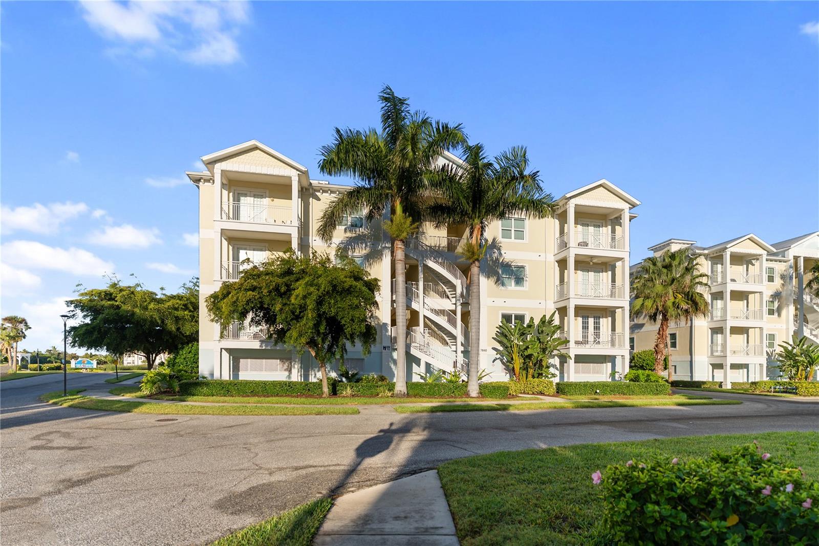 PALMA SOLA BAY CLUB - Residential