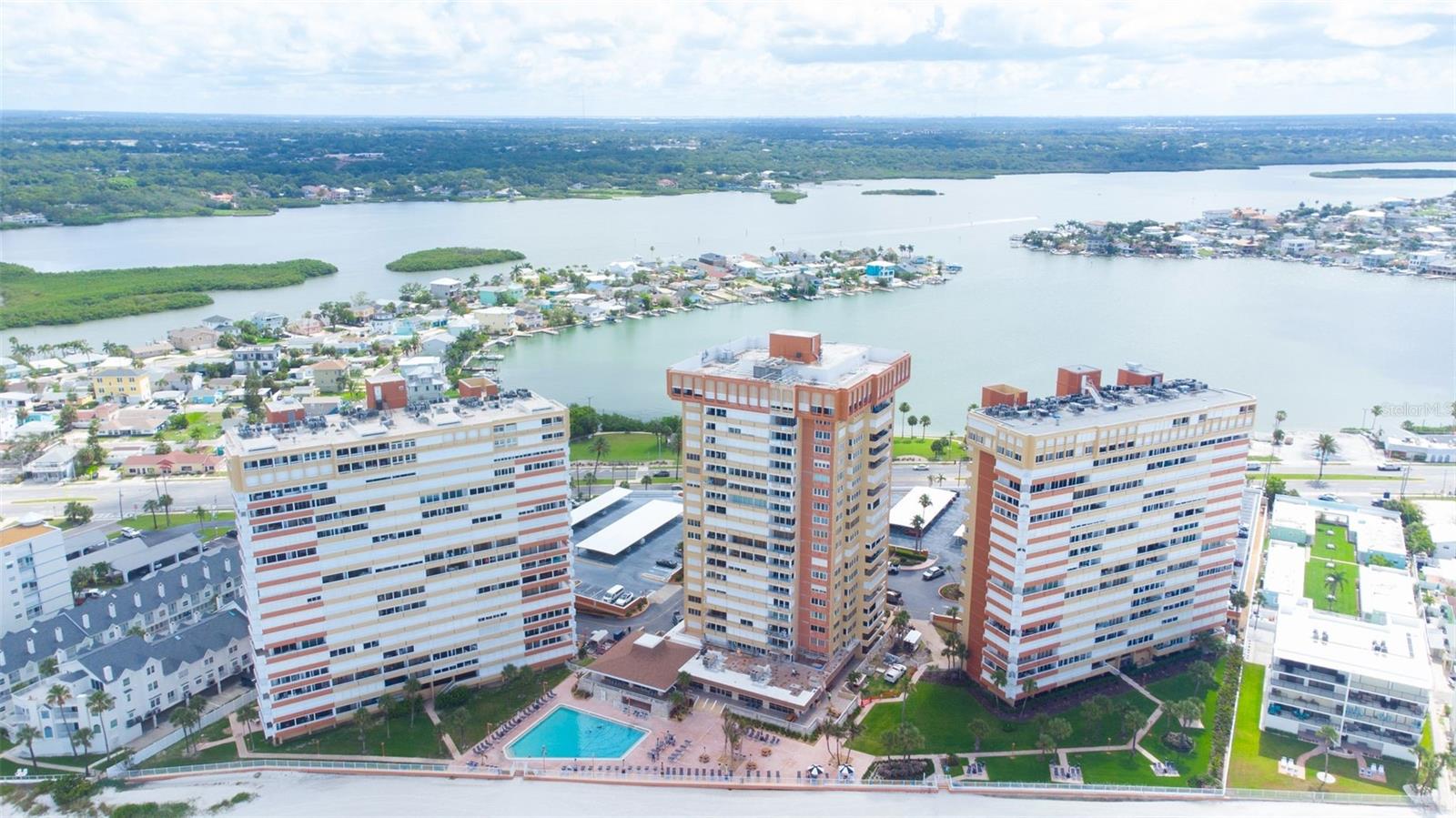 REDINGTON TOWERS BLDG 2 CONDO - Residential