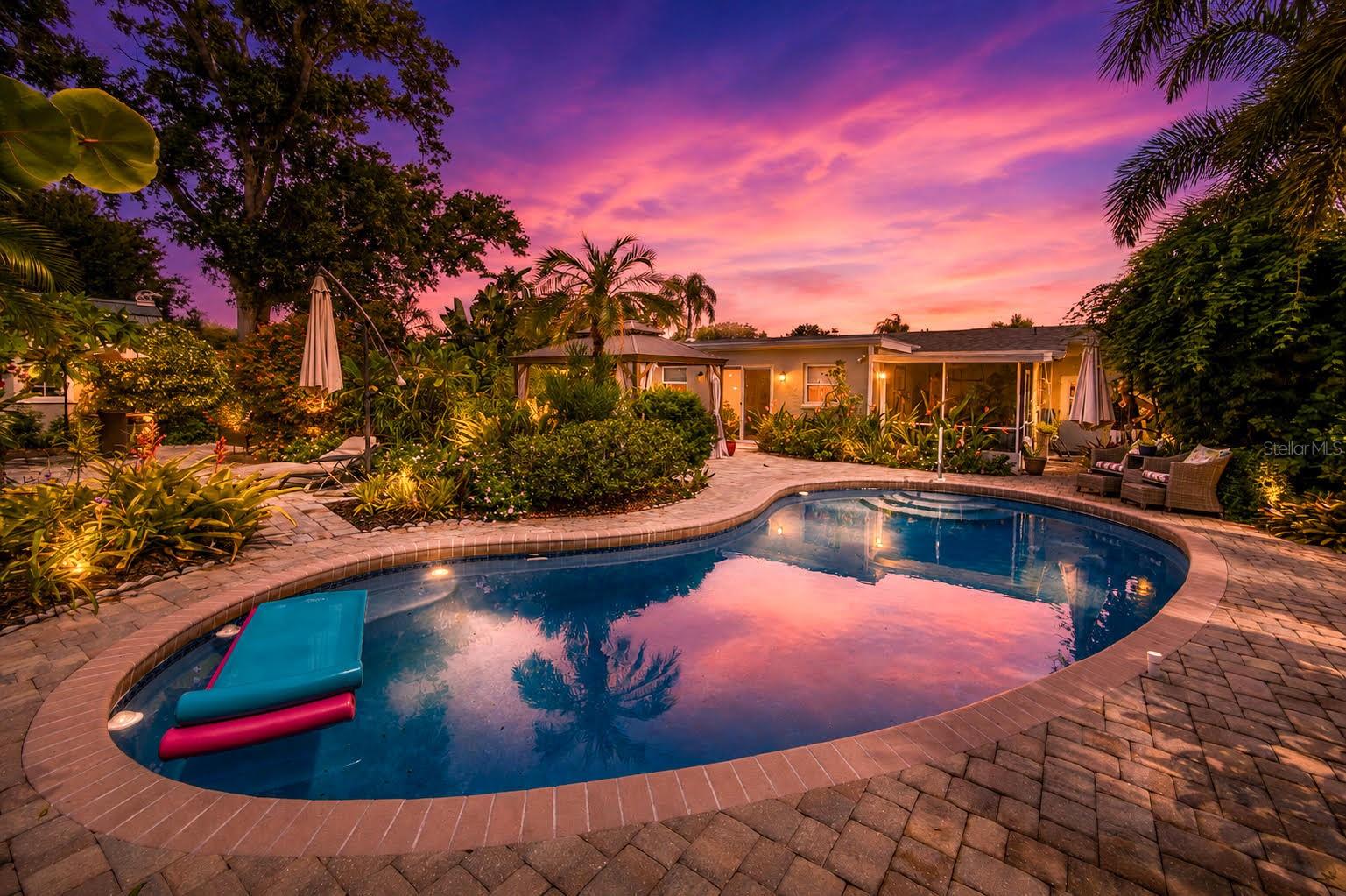 SOUTH GATE MANOR - Residential