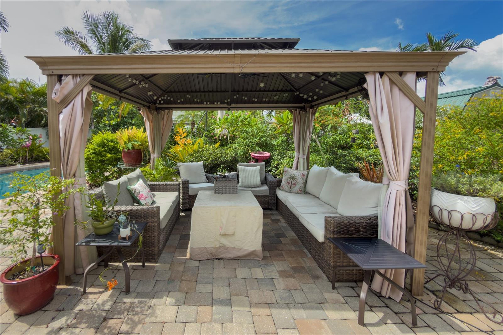 SOUTH GATE MANOR - Residential