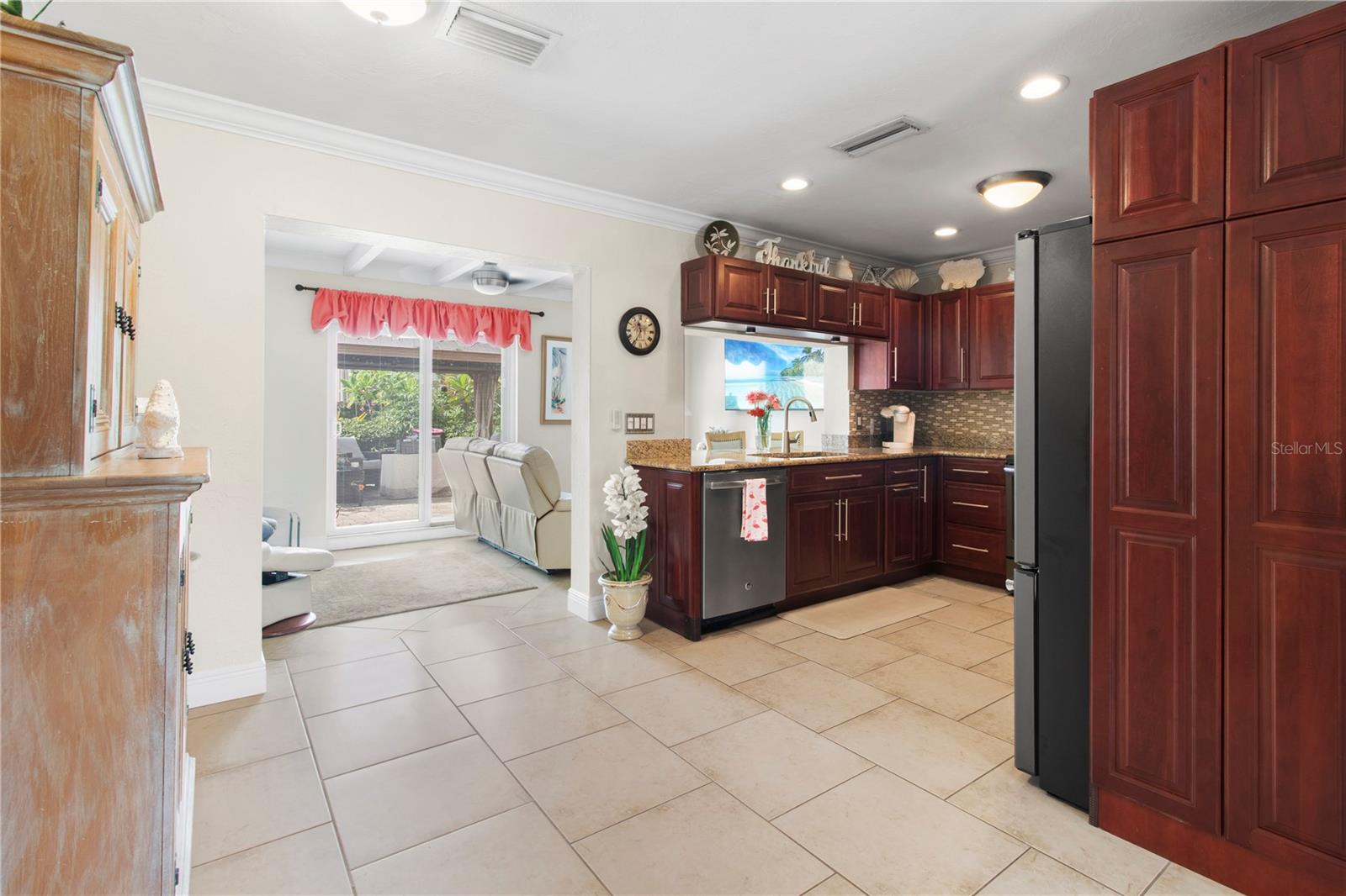 SOUTH GATE MANOR - Residential