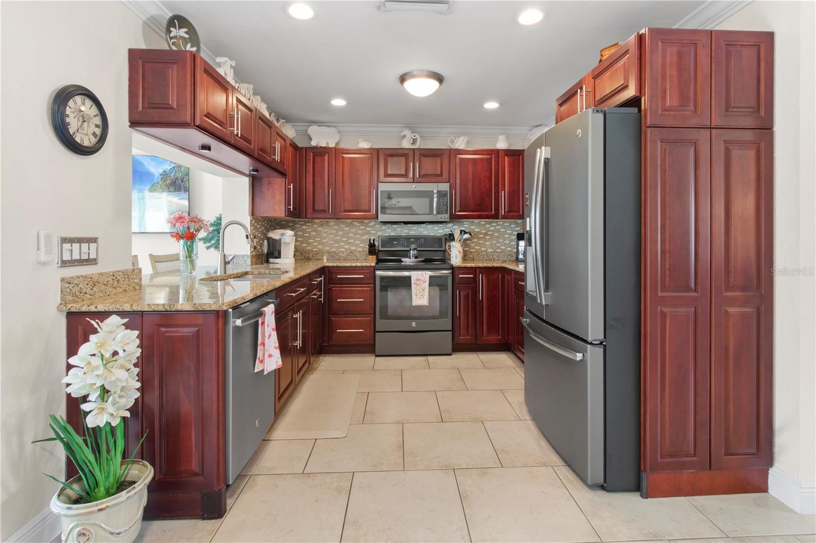 SOUTH GATE MANOR - Residential