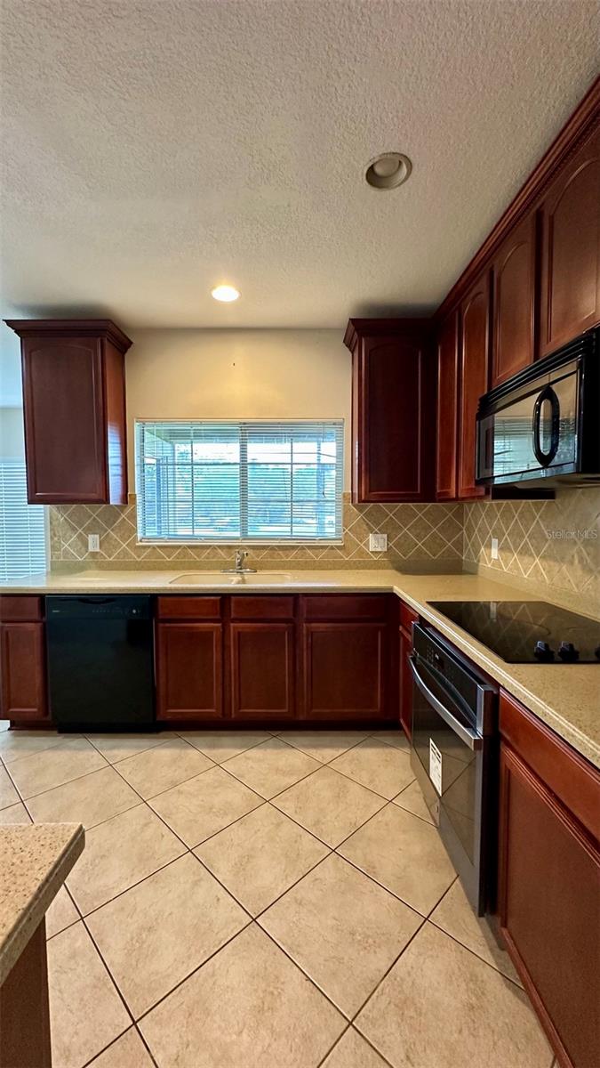 SEVEN OAKS PRCL S-14A - Residential Lease