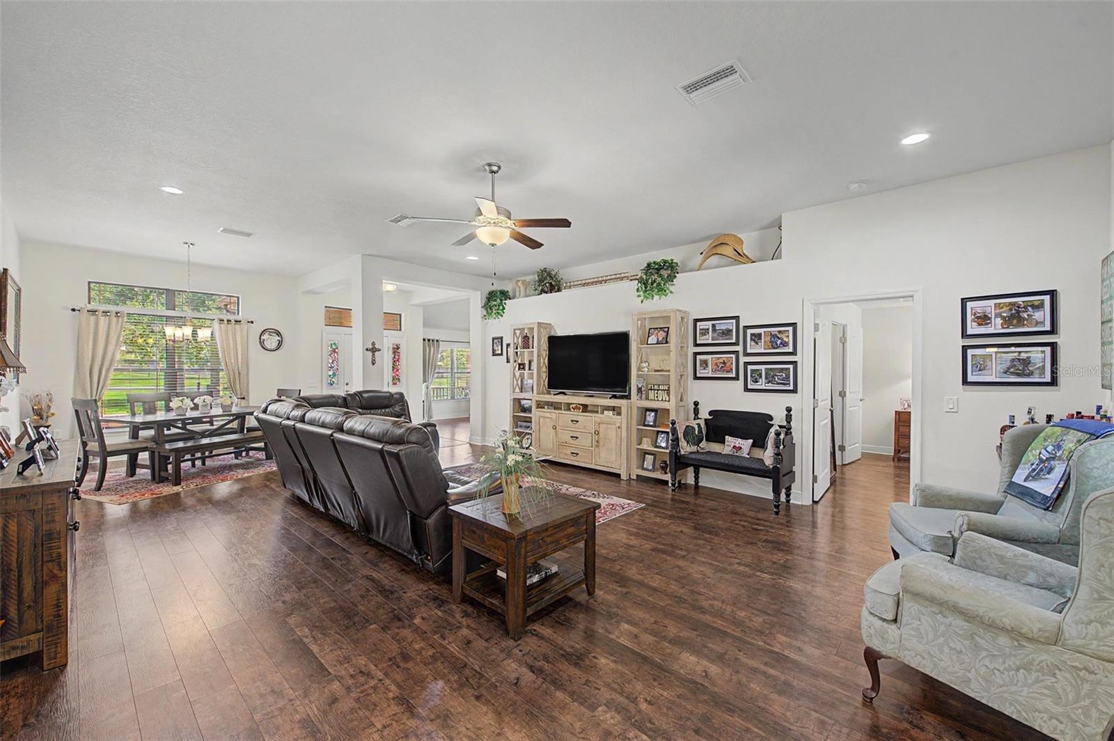 AUSTIN WOODS - Residential