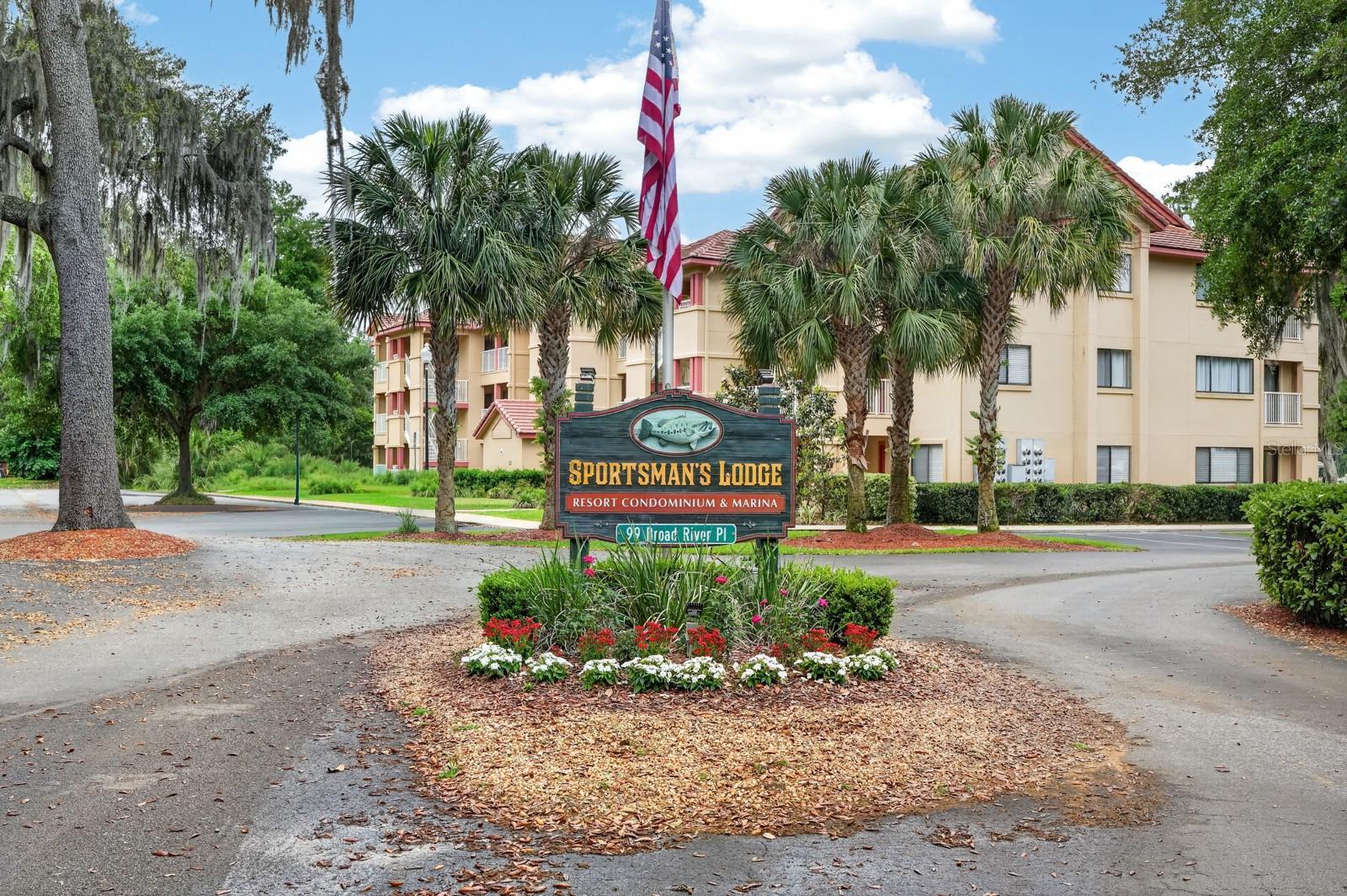 SPORTSMANS LODGE - Residential