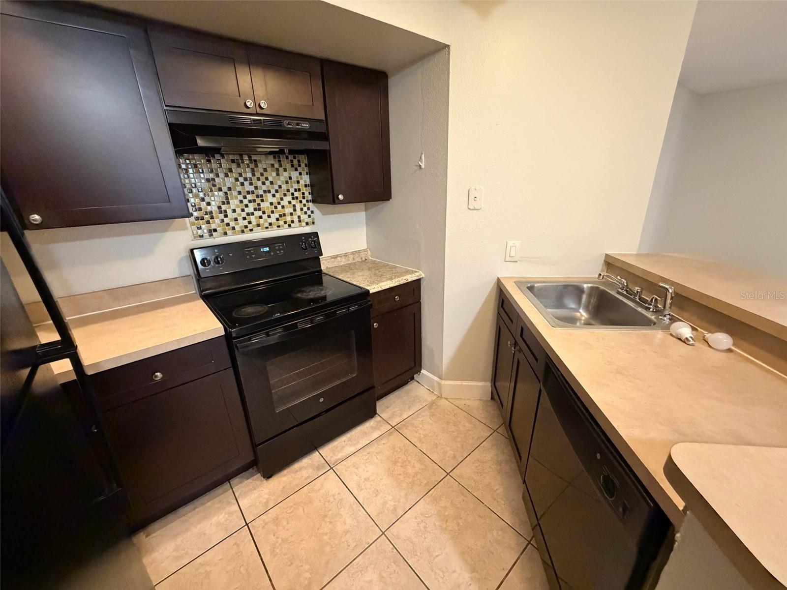 VENETIAN PLACE - Residential