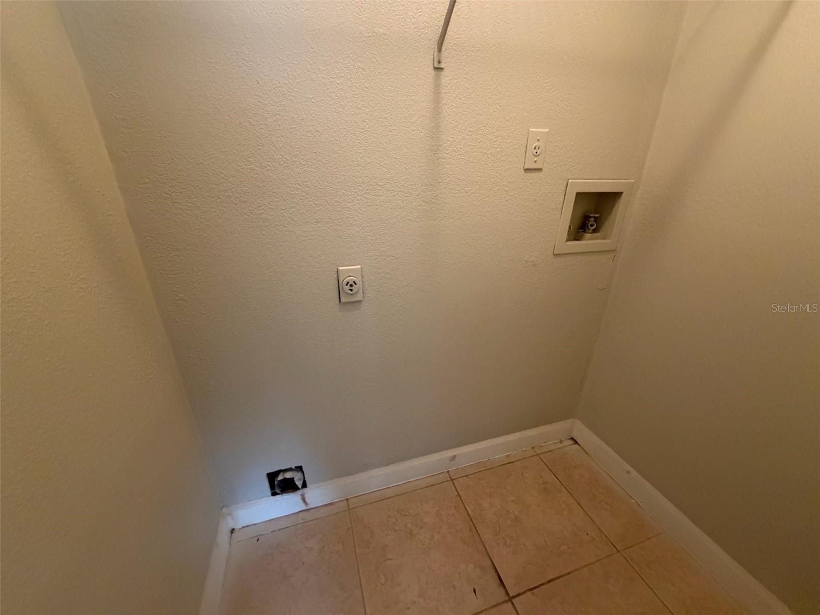 VENETIAN PLACE - Residential