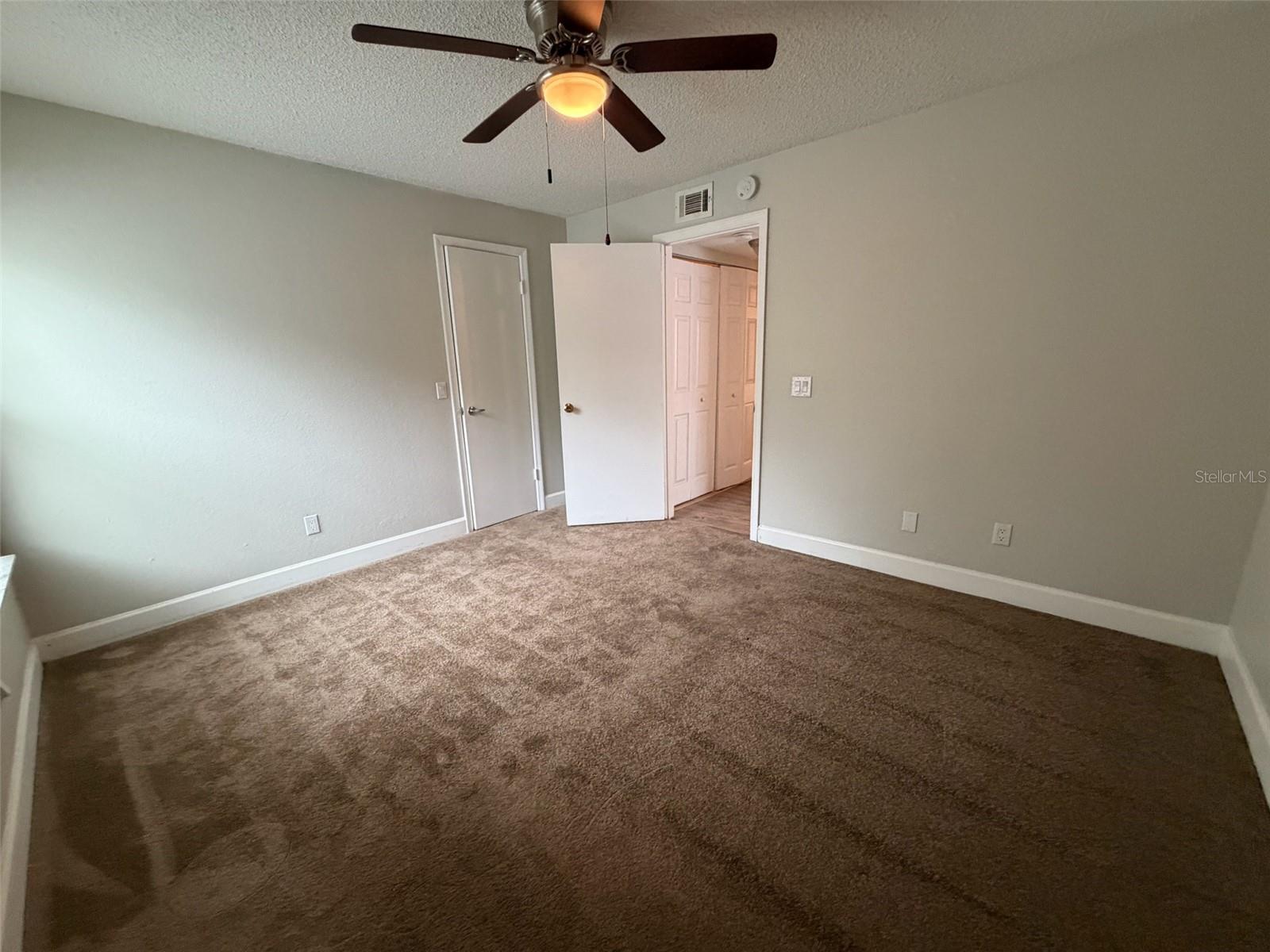 VENETIAN PLACE - Residential