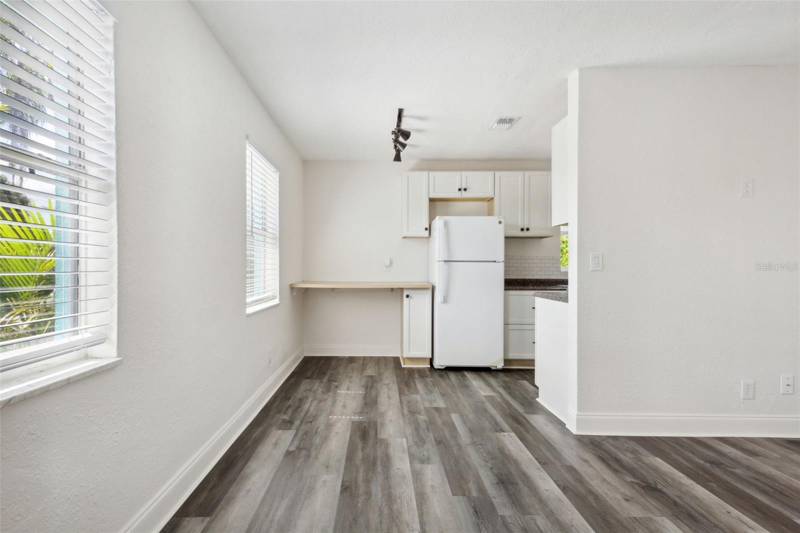 EAGLE MANOR - Residential Income