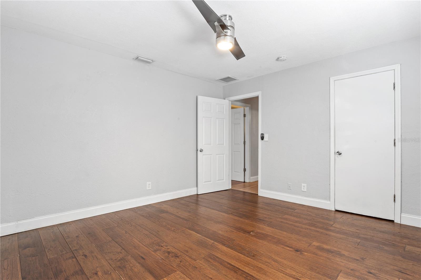 EAGLE MANOR - Residential Income