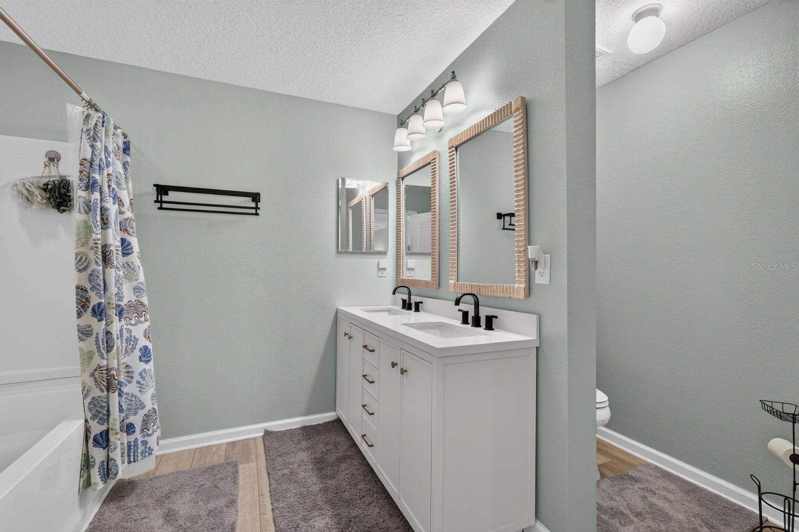 CYPRESS LAKES - Residential