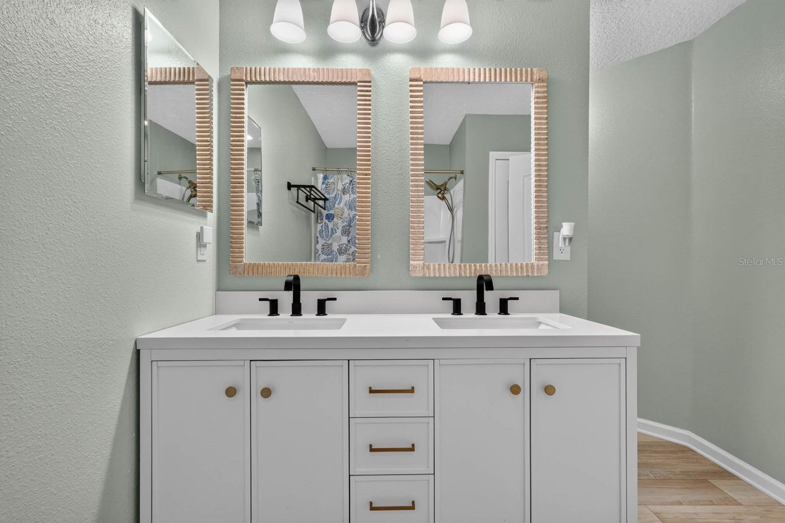 CYPRESS LAKES - Residential