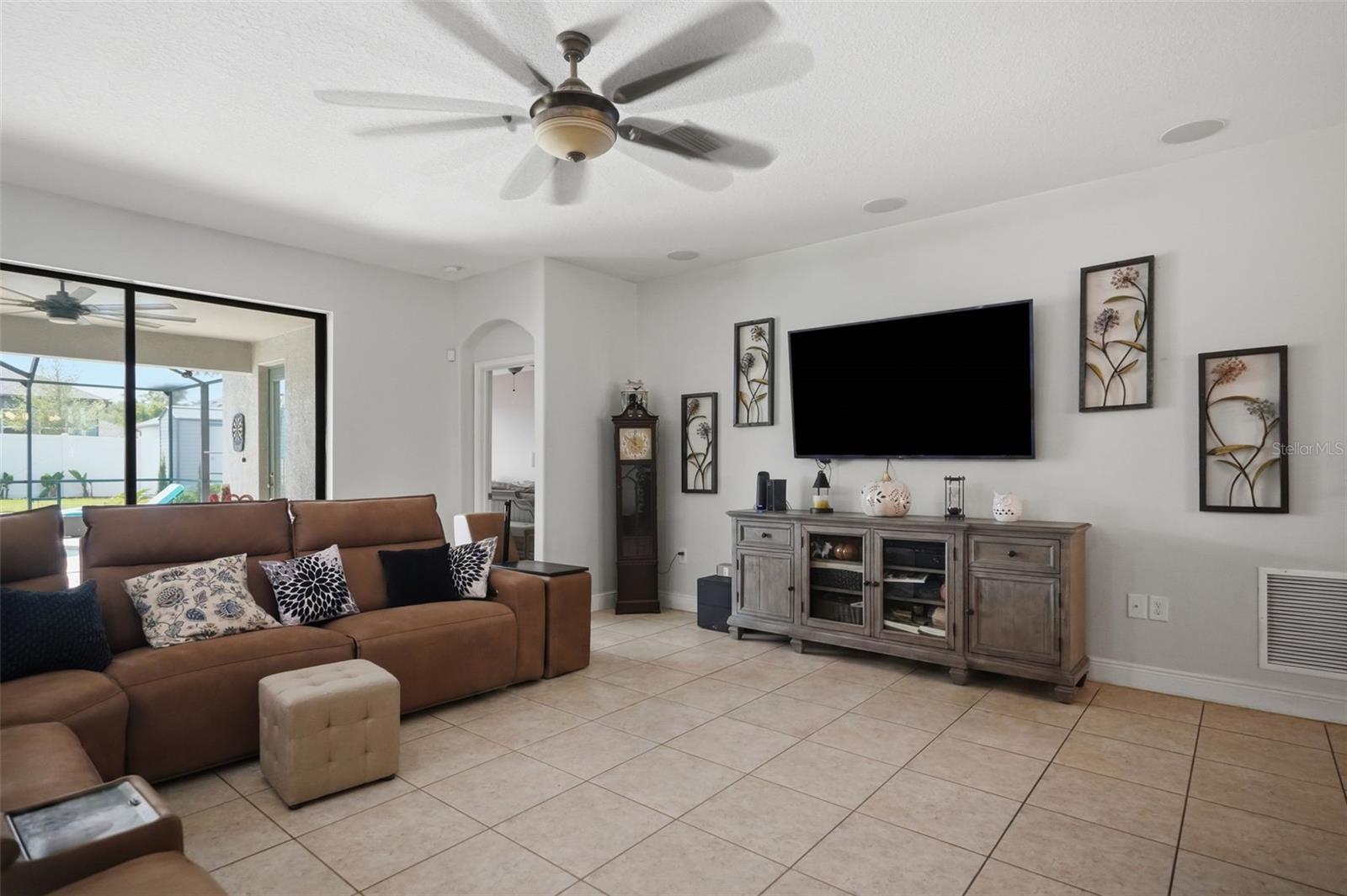 CROWN POINTE - Residential