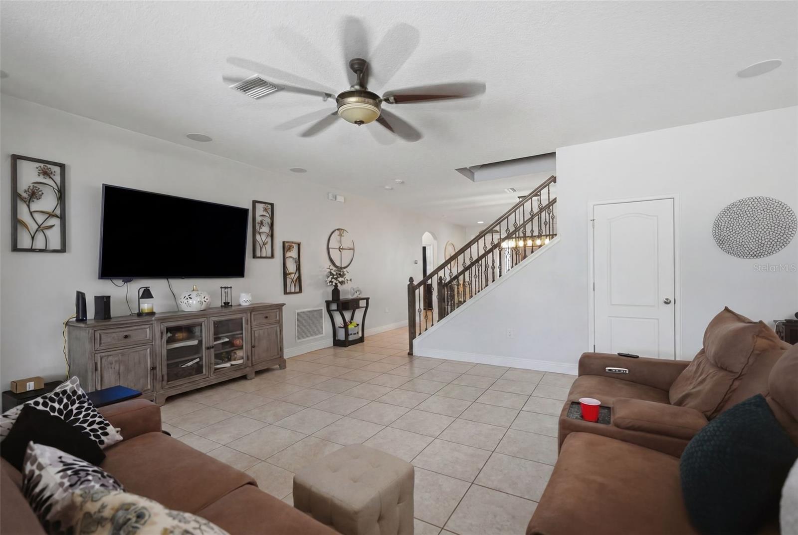 CROWN POINTE - Residential