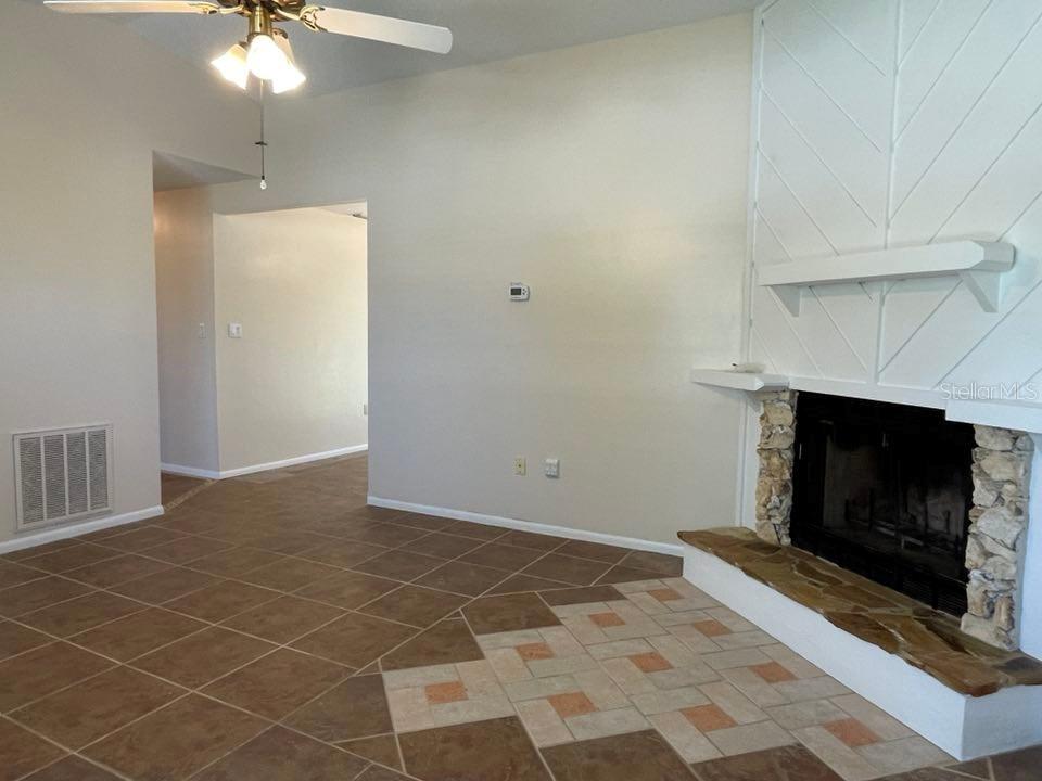 DELTONA LAKES UN 05 - Residential Lease