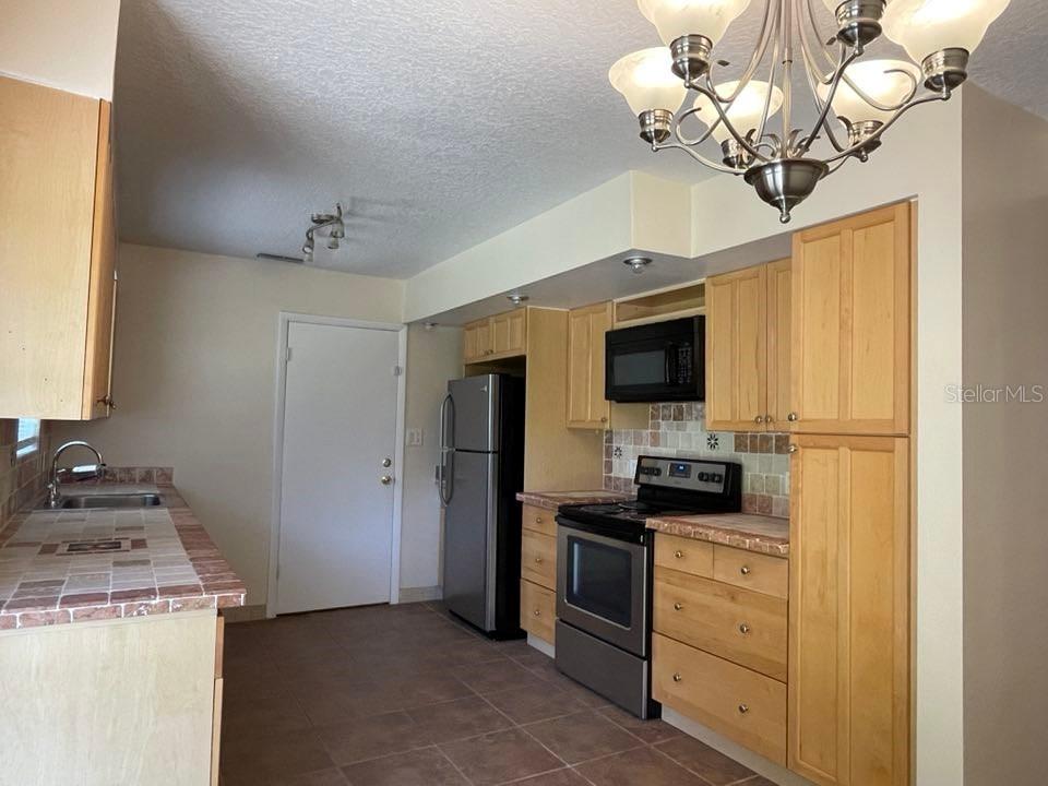 DELTONA LAKES UN 05 - Residential Lease