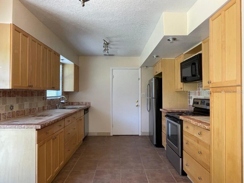DELTONA LAKES UN 05 - Residential Lease
