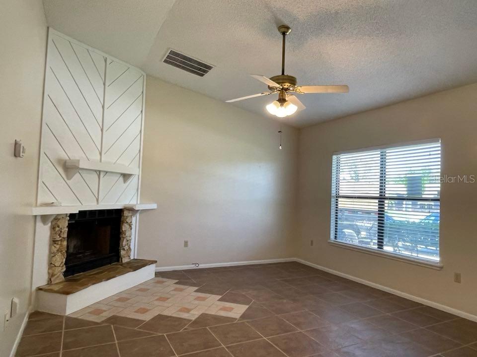 DELTONA LAKES UN 05 - Residential Lease