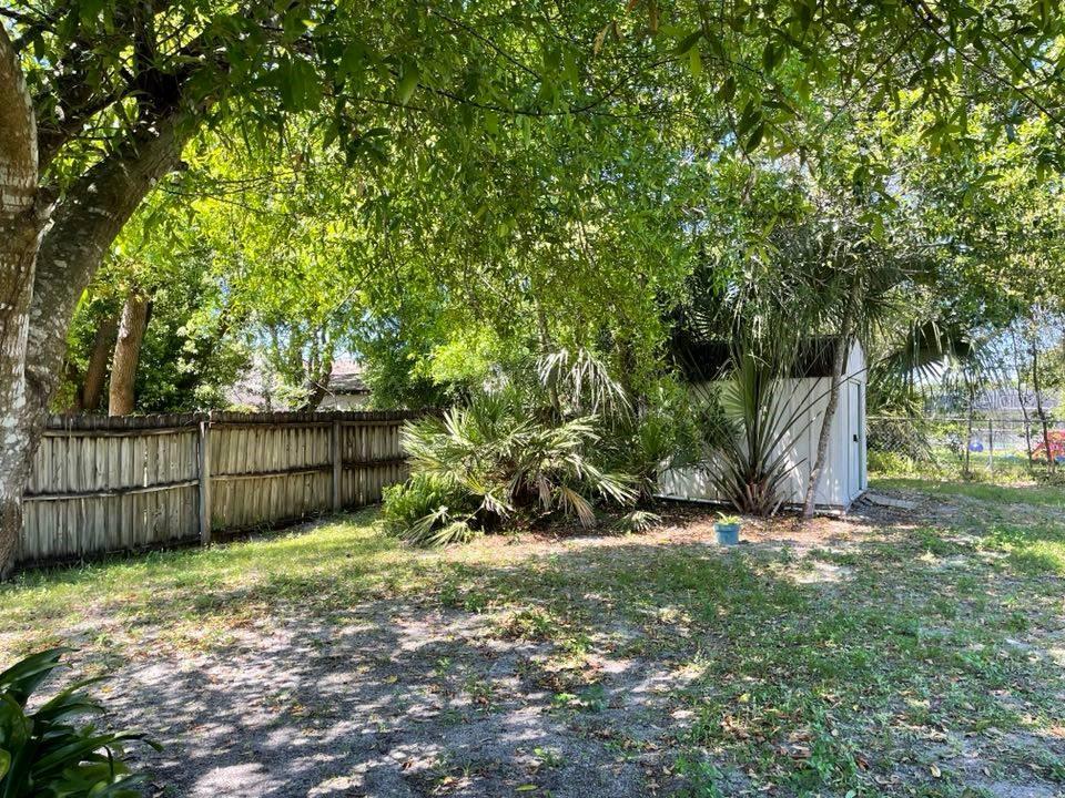 DELTONA LAKES UN 05 - Residential Lease
