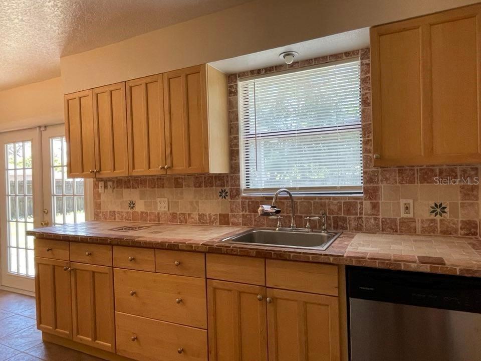 DELTONA LAKES UN 05 - Residential Lease