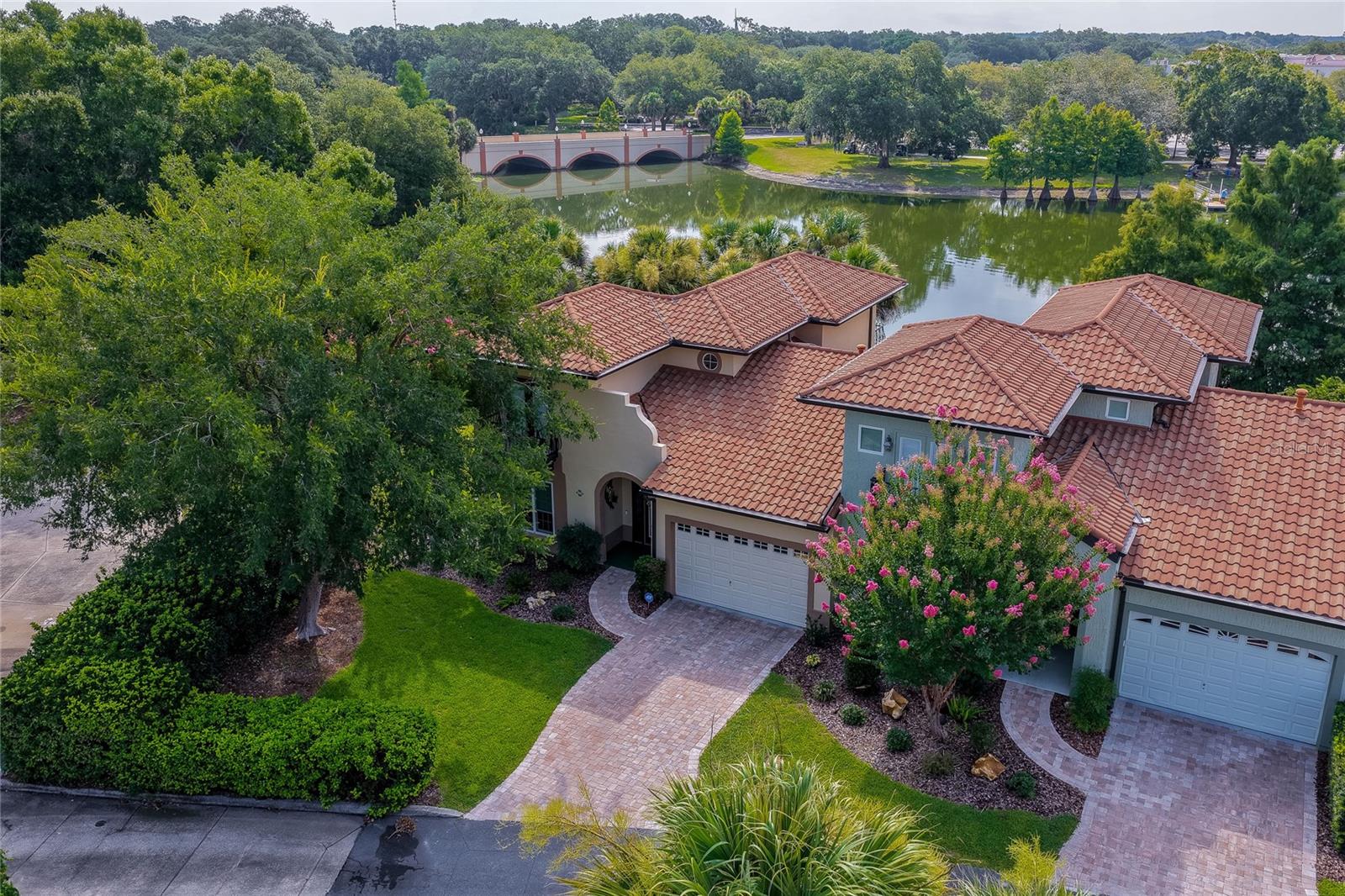 LADY LAKE VISTA LAGO VILLAS CONDO UNIT 12 - Residential