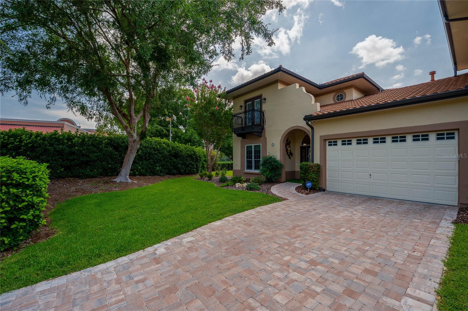 LADY LAKE VISTA LAGO VILLAS CONDO UNIT 12 - Residential