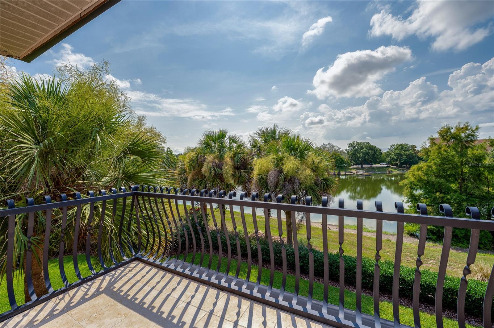 LADY LAKE VISTA LAGO VILLAS CONDO UNIT 12 - Residential
