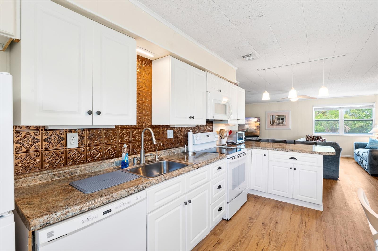 GULF ESTATES - Residential