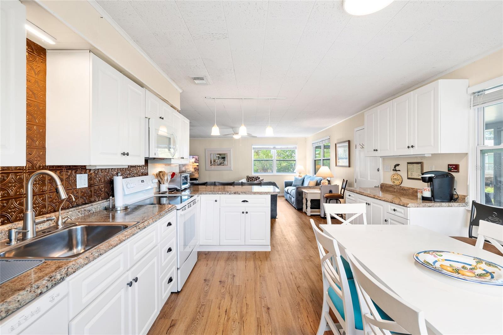 GULF ESTATES - Residential