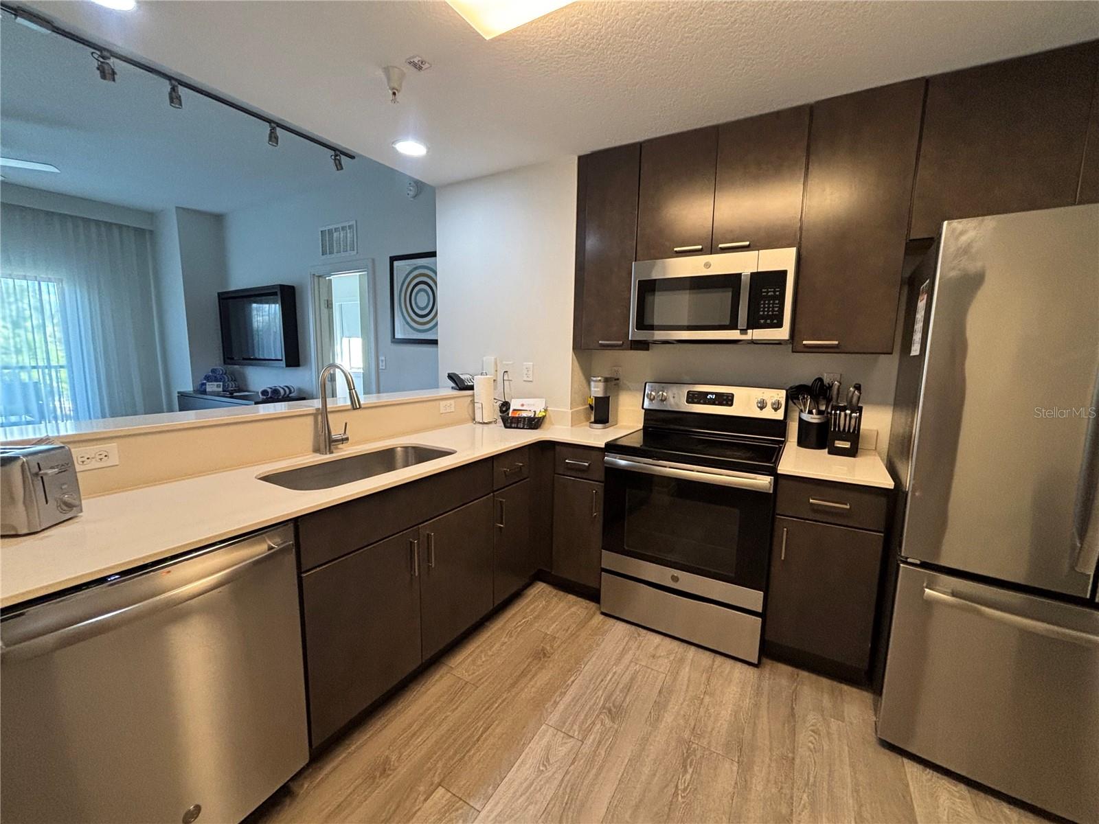 GROVE RESIDENCE & SPA HOTEL CONDO - Residential
