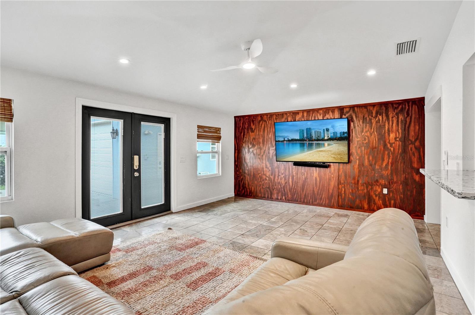 EDGEMERE - Residential
